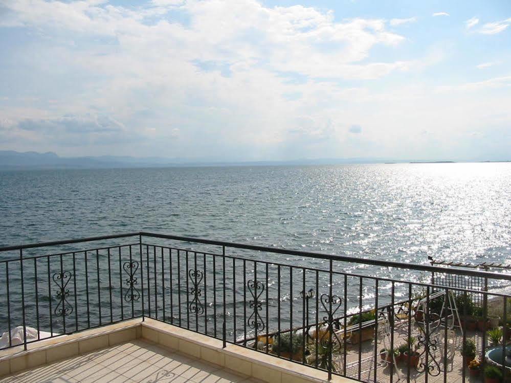 Artemis Hotel